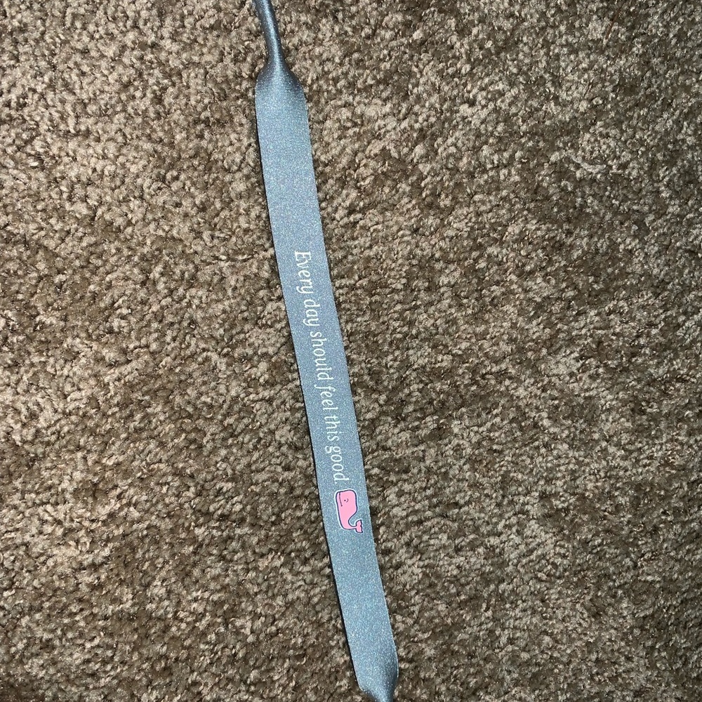 NWOT ...vineyard vines croakie for sunglasses